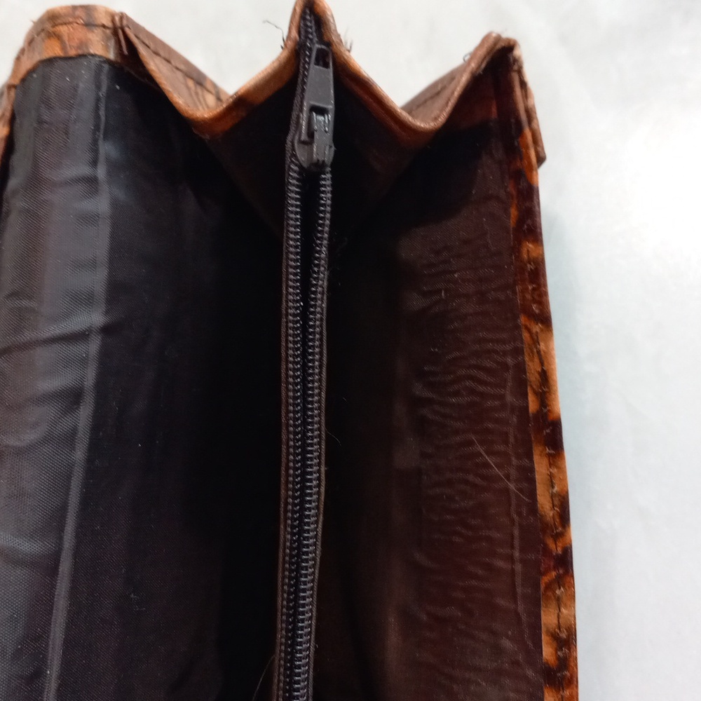 Women's Wallet - Picture 6 of 11